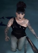 Kelly the Pool Party Deviant Jakcs the Fuck Off Her Thick Cock